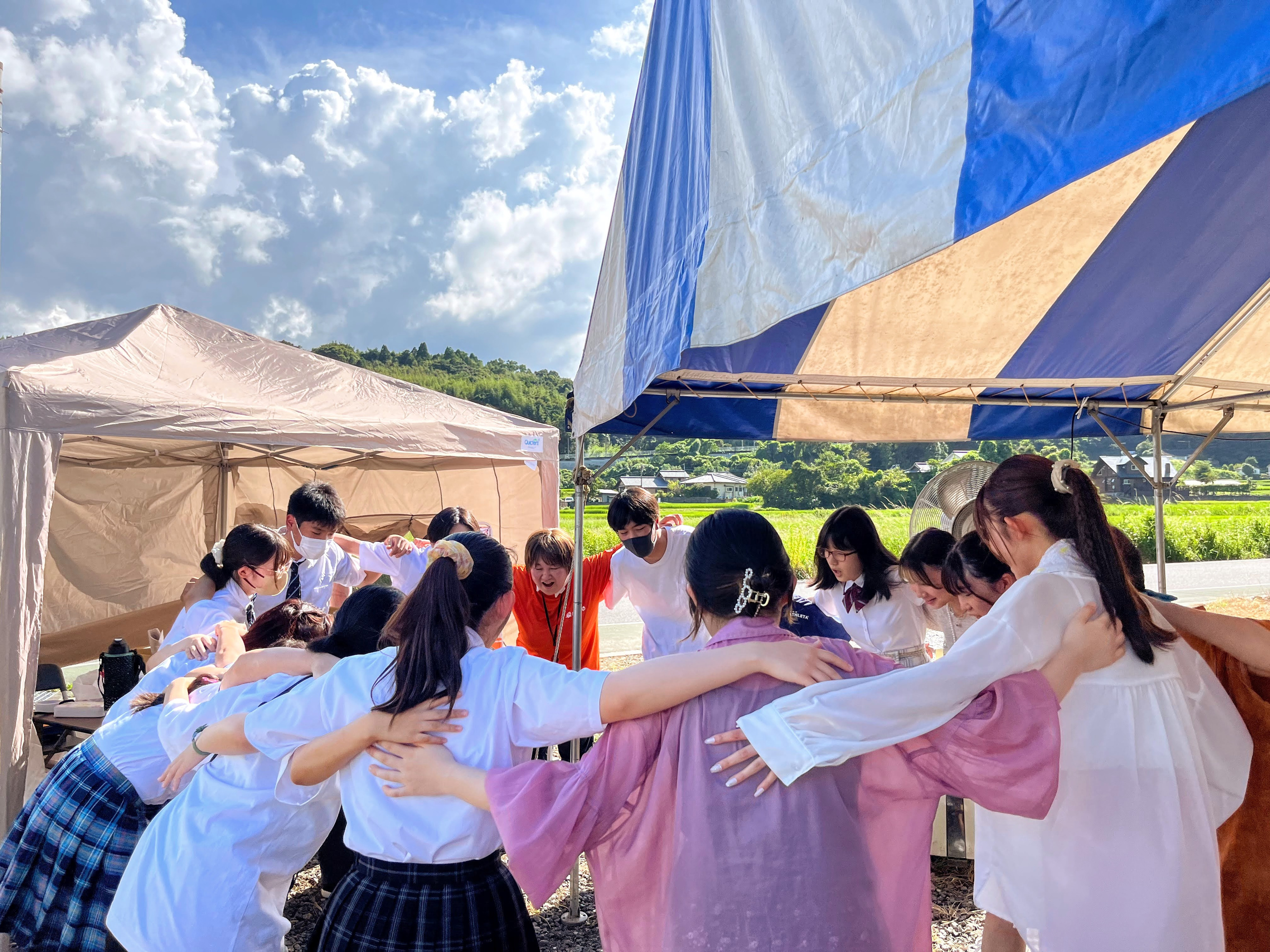 大分市にある通信制高校の精華学園高等学校大分中央校です。人との関わりを大切に腹から抱えて笑える青春が送れる学校です。大分市のあすらんが運営しています。歌が好き・絵が好き・ボカロが好き・アニメが好き・フィギュアが好き・ダンスが好き・芸能界が好き・勉強が好き・大学受験・大学進学そんな夢を探して大きく成長できます。大分市で珍しい高校です。2025年開校！